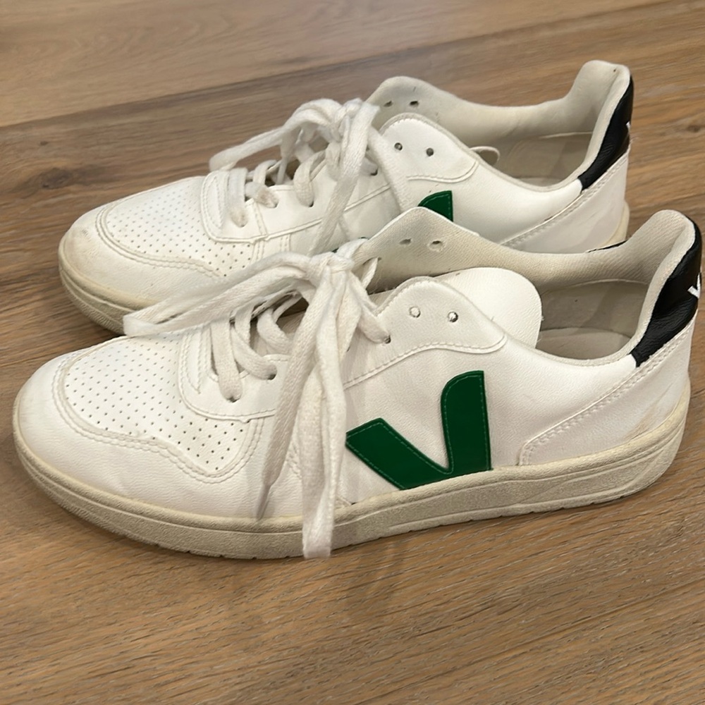 Veja V-10 Lace up Sneakers